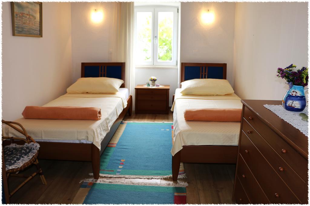 Apartment Dane Primosten Bagian luar foto