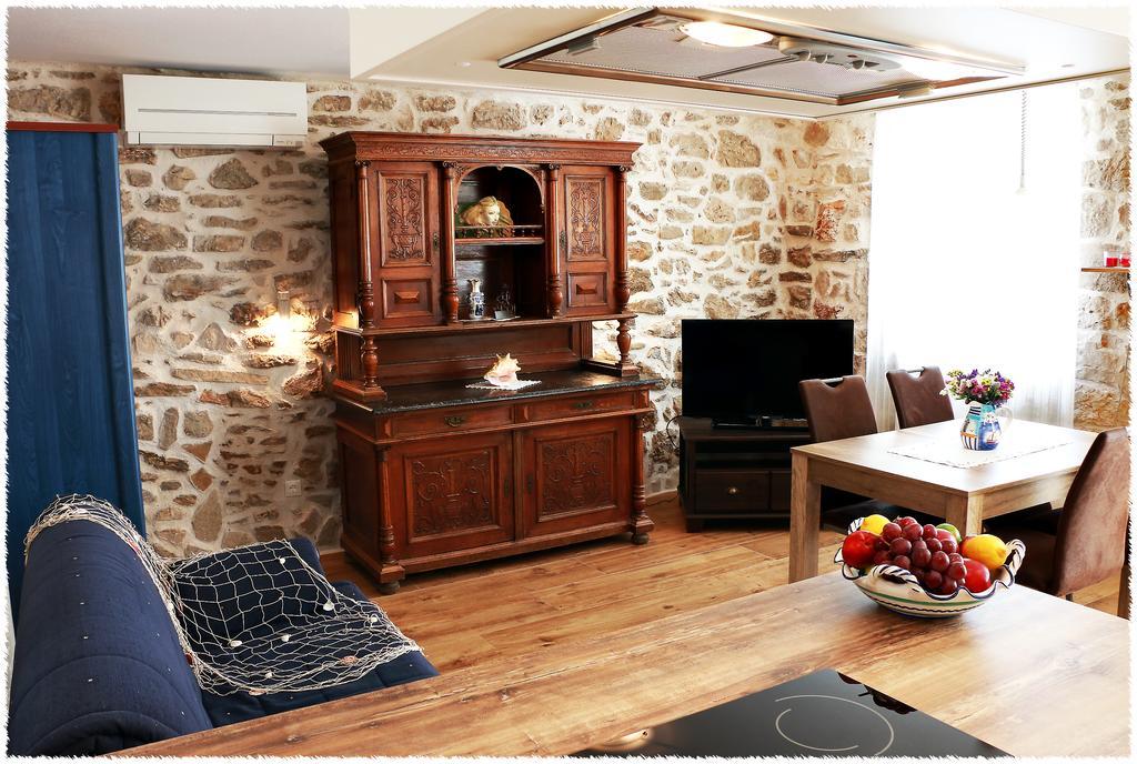 Apartment Dane Primosten Bagian luar foto